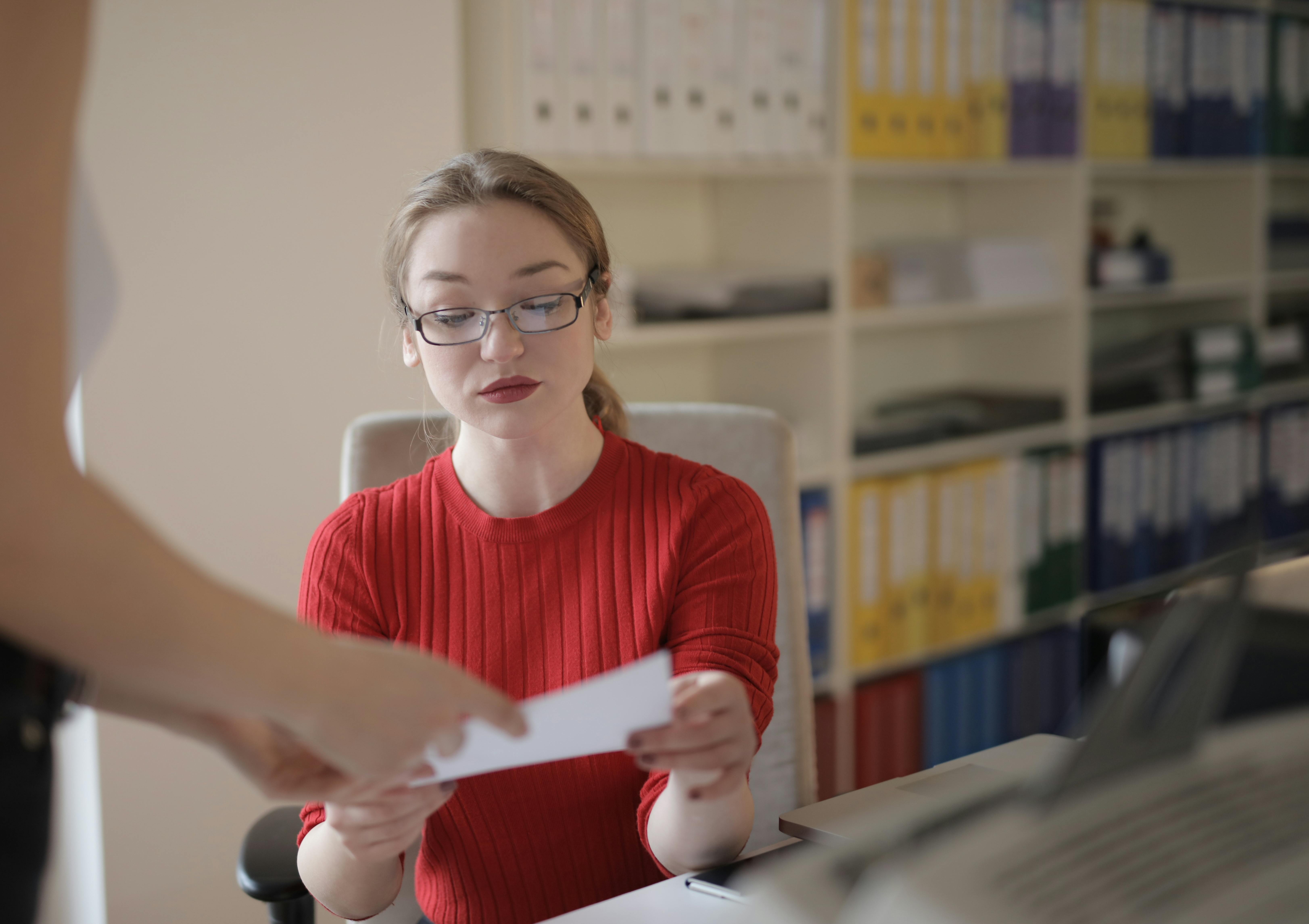 Young woman in the library | Source: Pexels