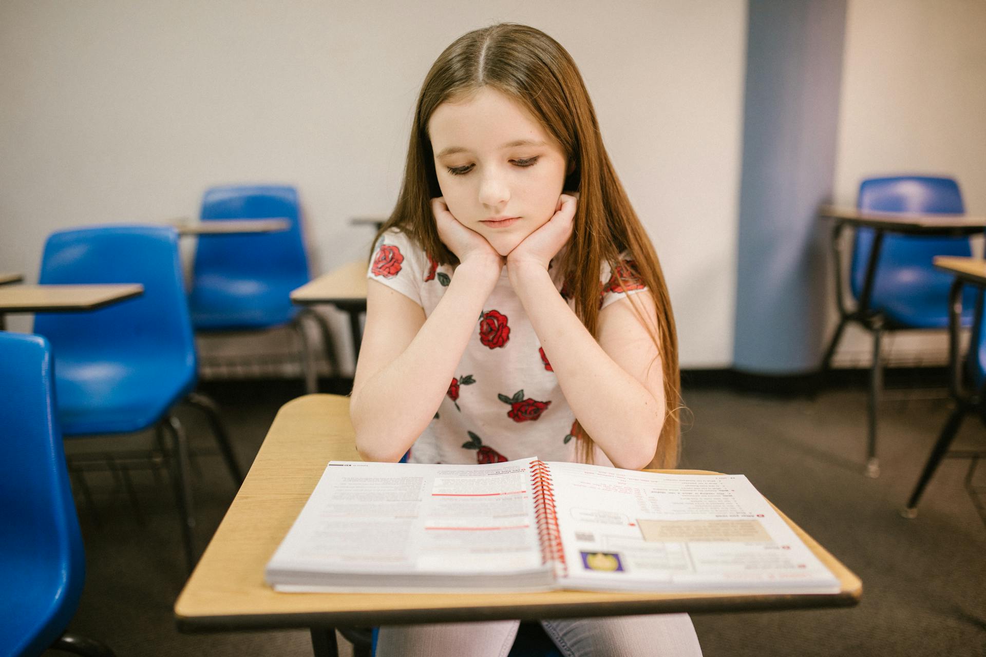 A girl sitting in her classroom | Source: Pexels