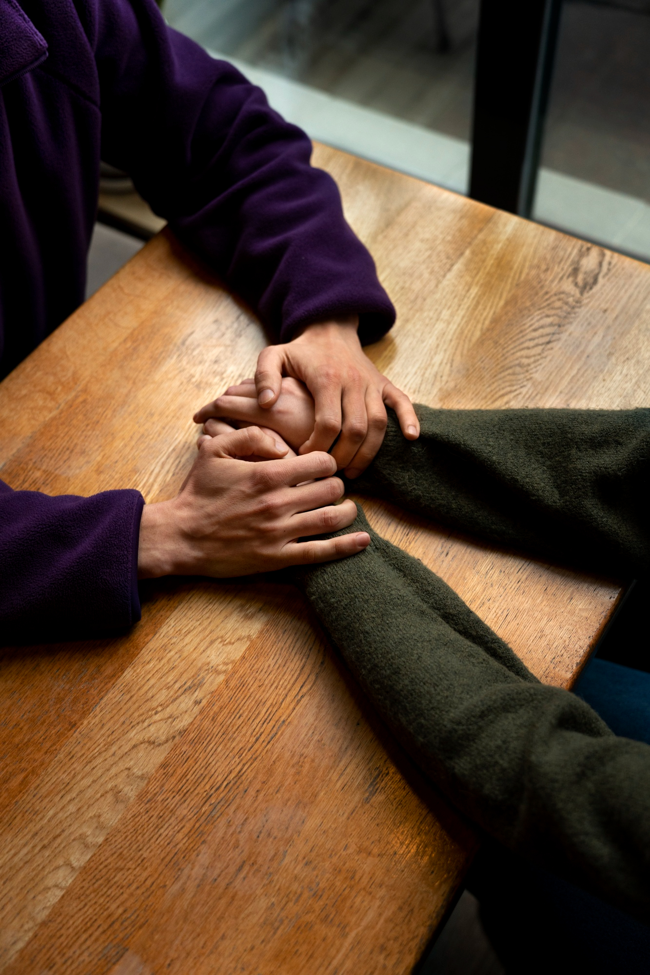 Two people holding hands for support | Source: Freepik