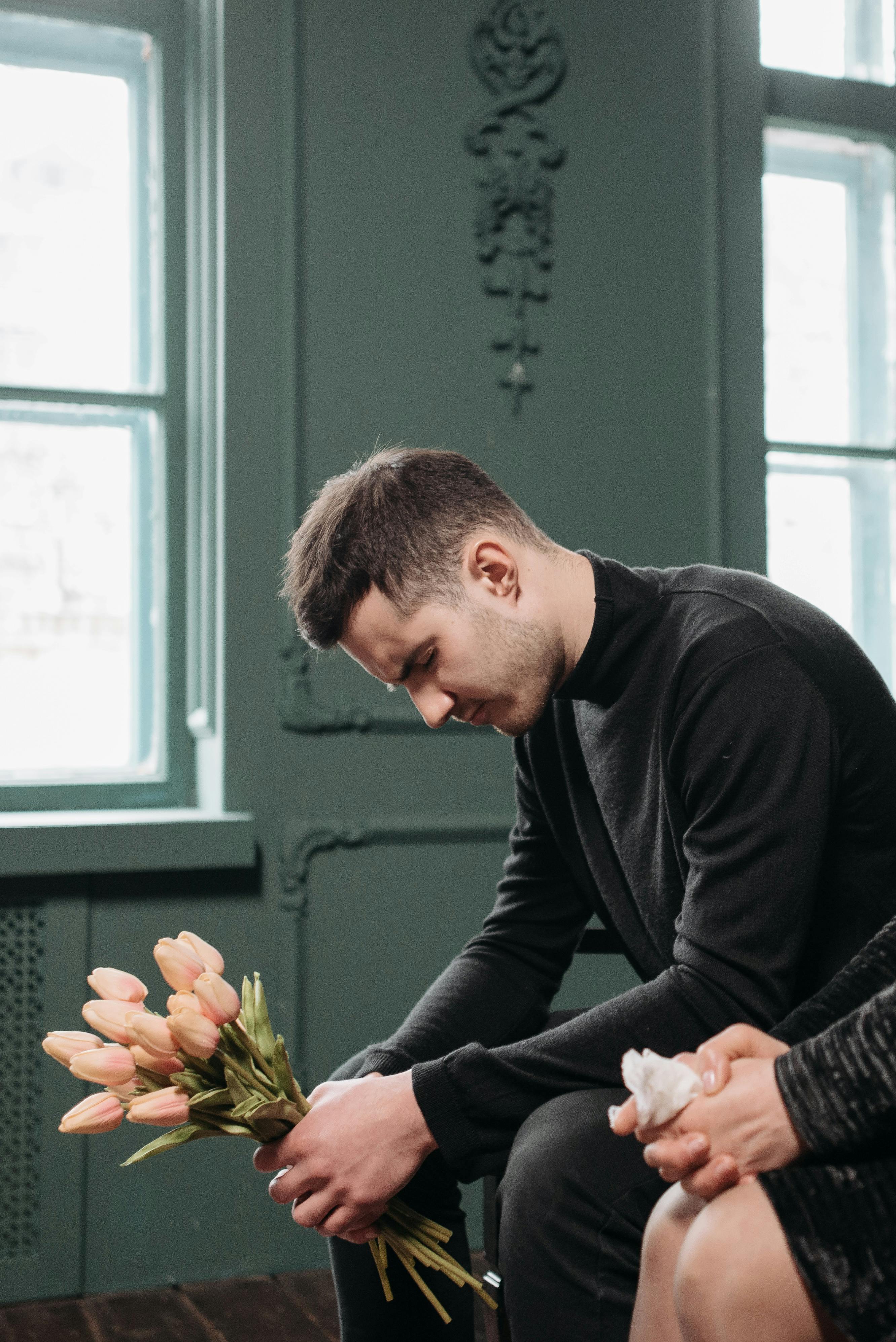 A sad man at a funeral | Source: Pexels