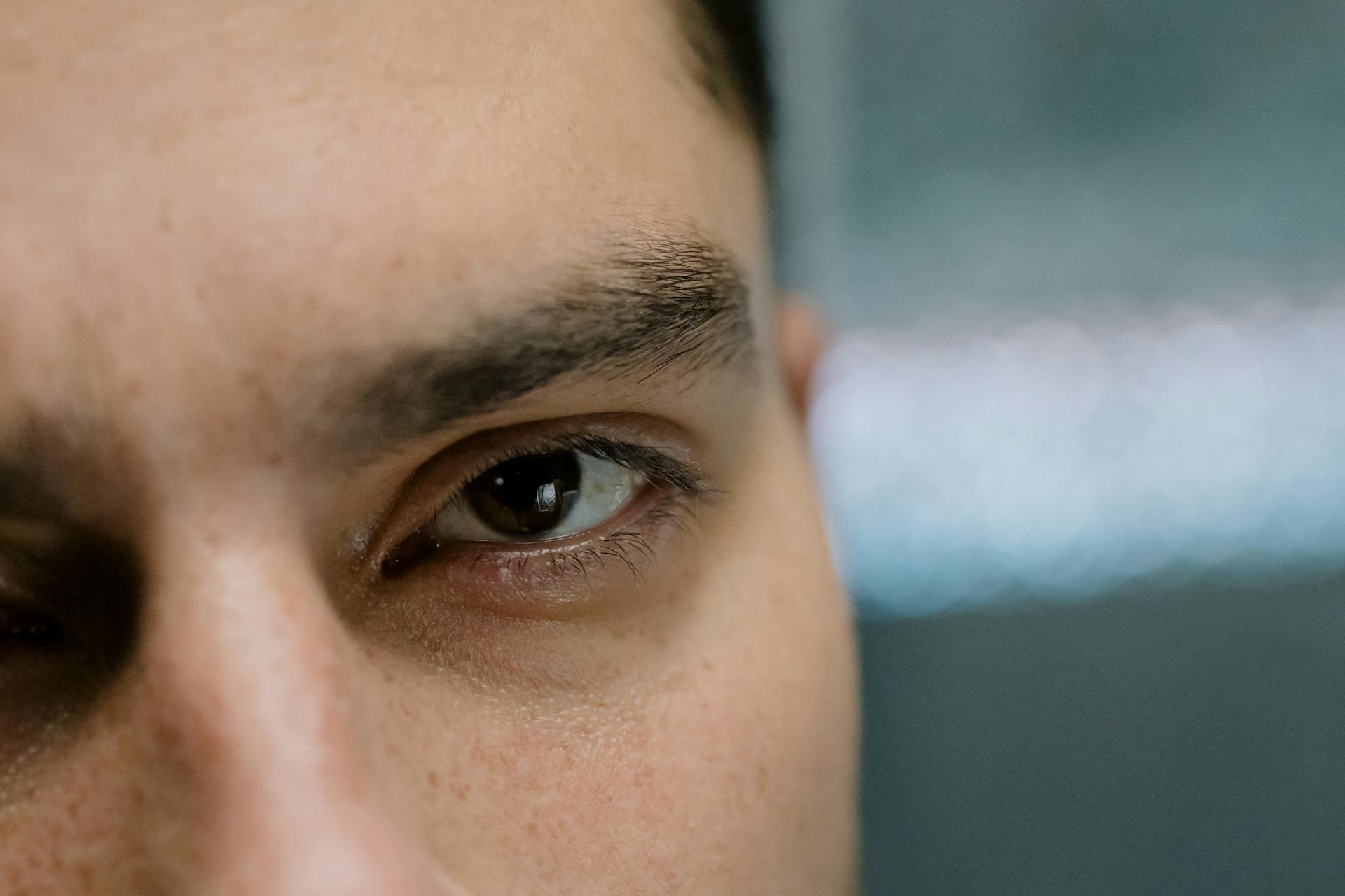 Close up of a man with a doubtful look in his eye| Source: Pexels