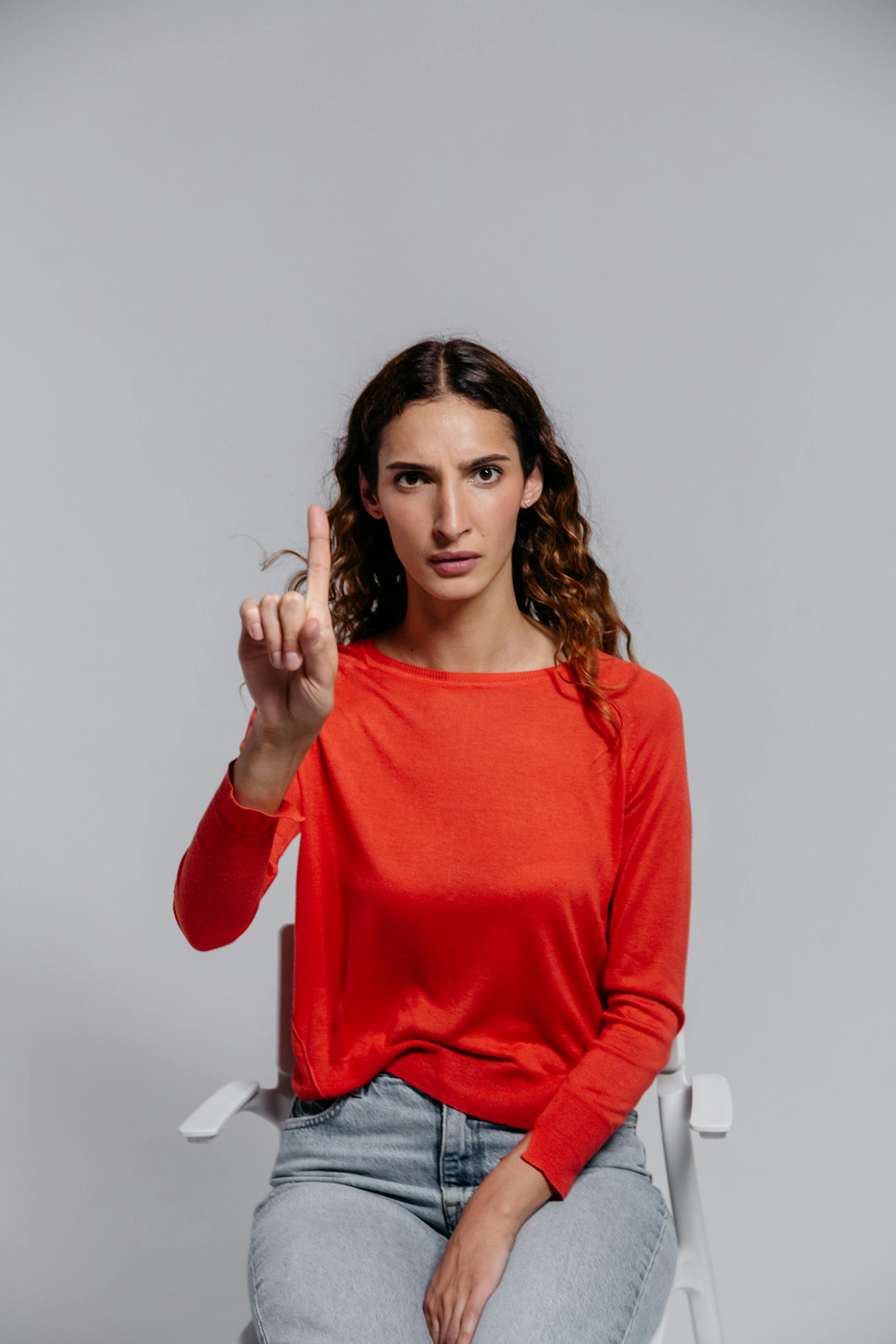 A woman holding up one finger | Source: Pexels