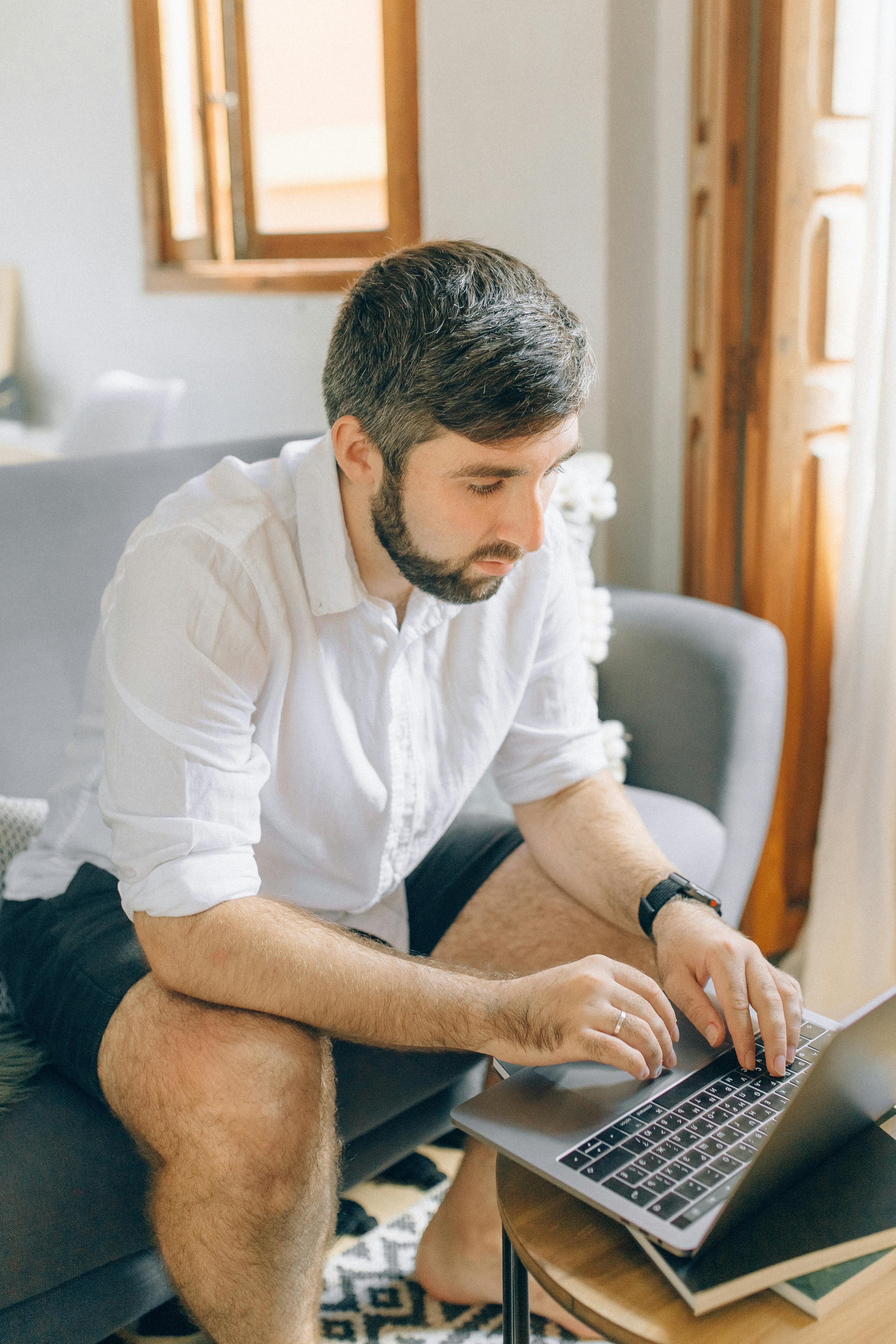 A man using his laptop | Source: Pexels