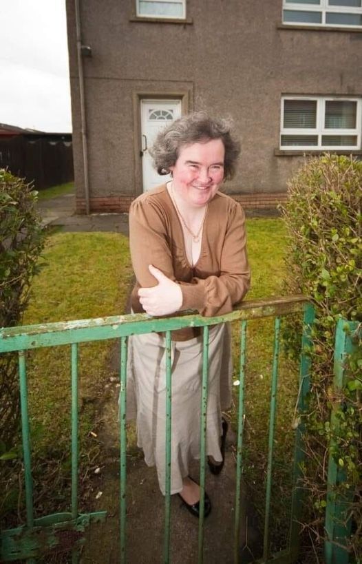 “Still Lives In Her Childhood Home”: Susan Boyle Showed Her Home From Inside!