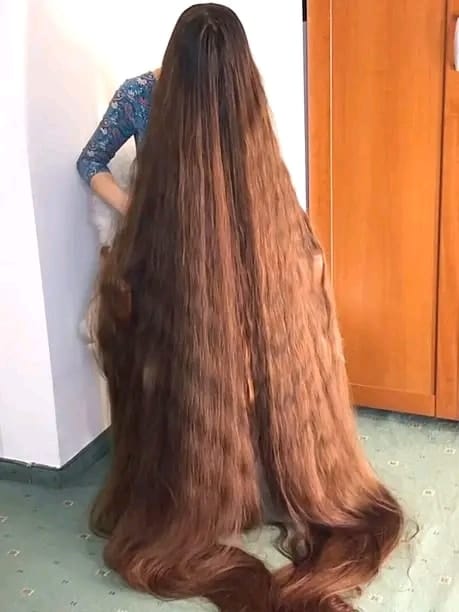 –She hasn’t cut her hairs for 20years, even though her husband begged her to